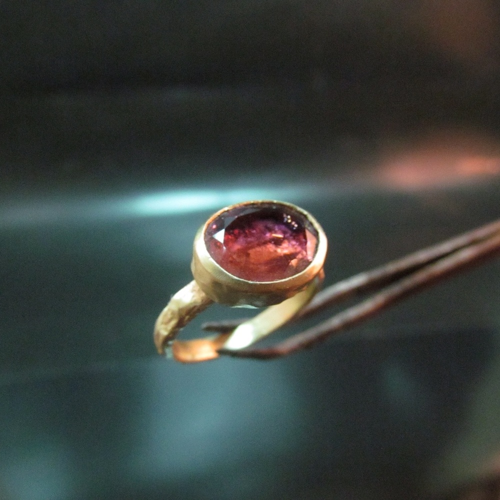 14k solid yellow Gold ring. - Picture 3 of 8